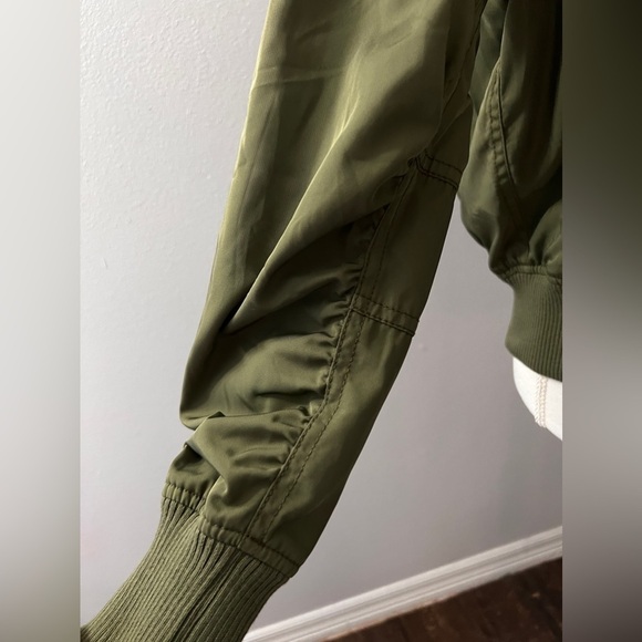On The Road green bomber jacket, size small - Picture 4 of 15